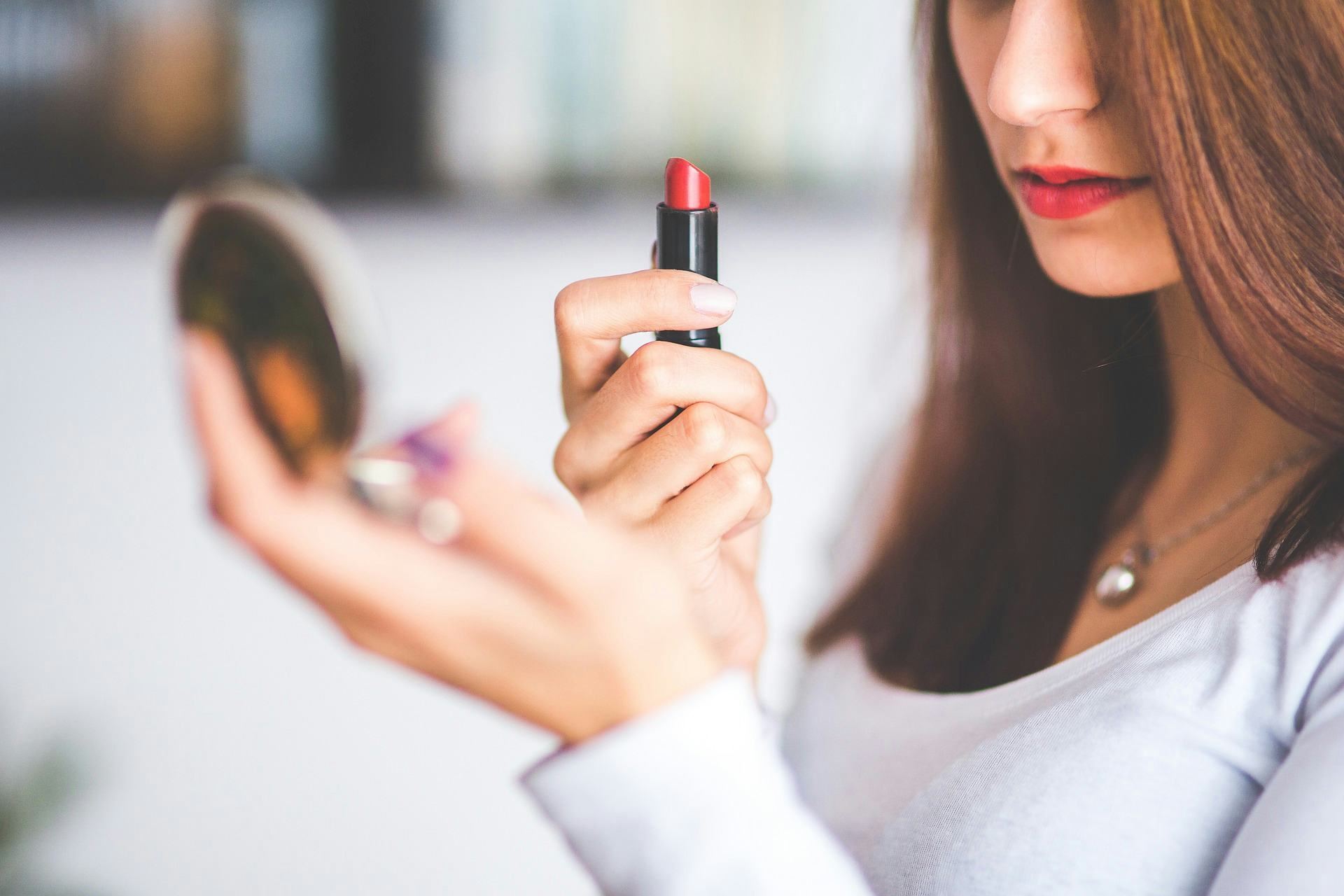Winkelketen discrimineert vrouwelijke medewerkers met make-upvoorschriften