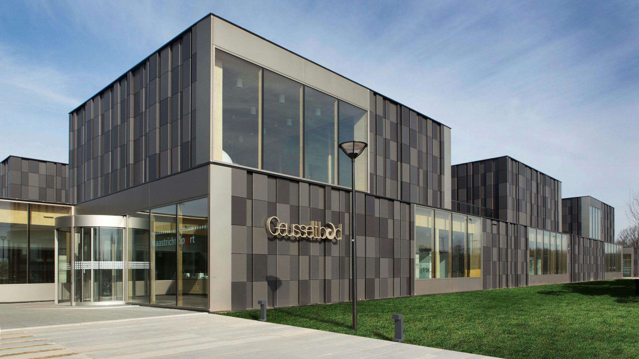 Zwembad-or in de bres voor betere cao: staken voor gelijkwaardige betaling