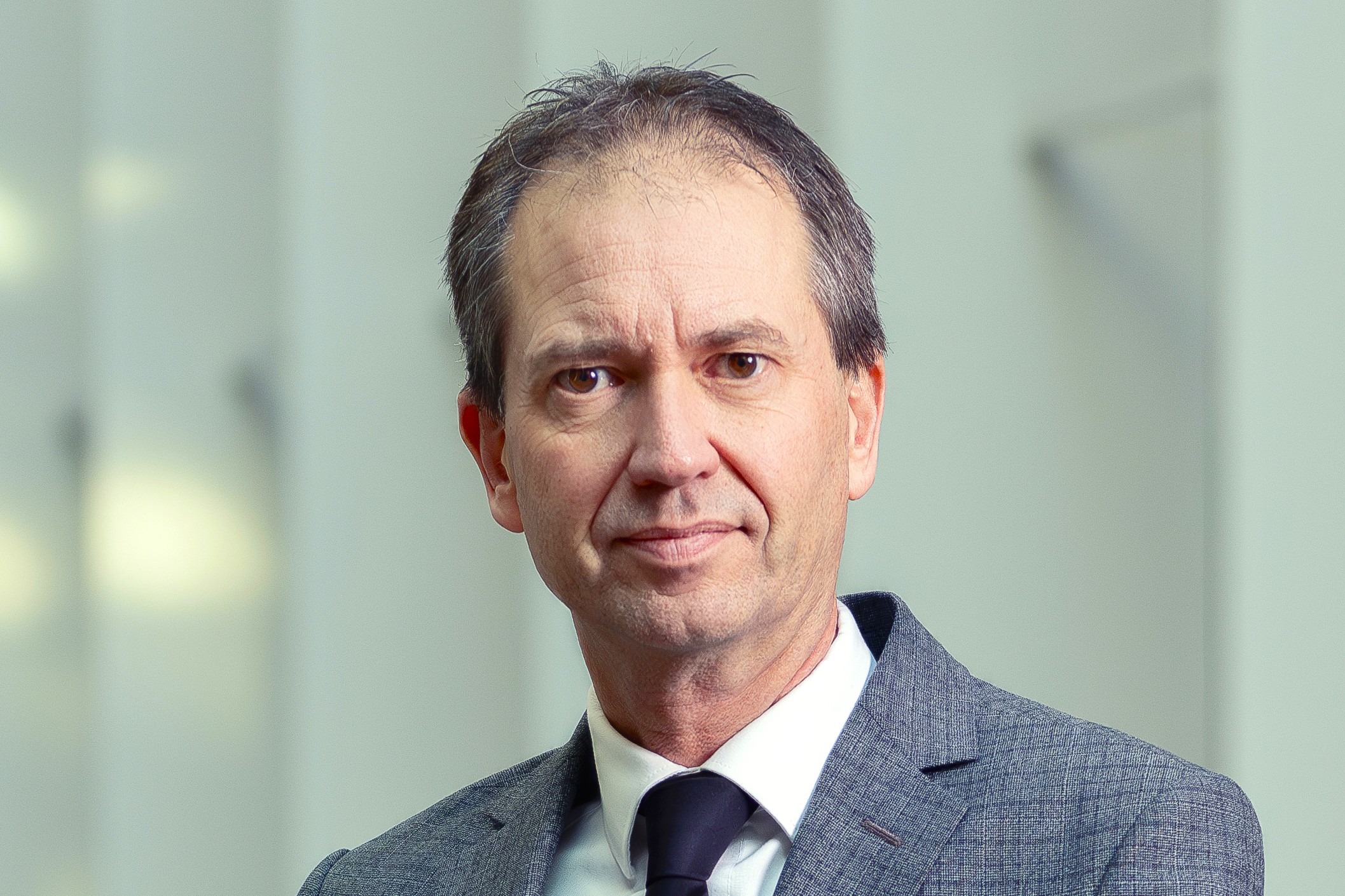 Eddy van Hijum, minister van SZW - Foto: Guido Benschop