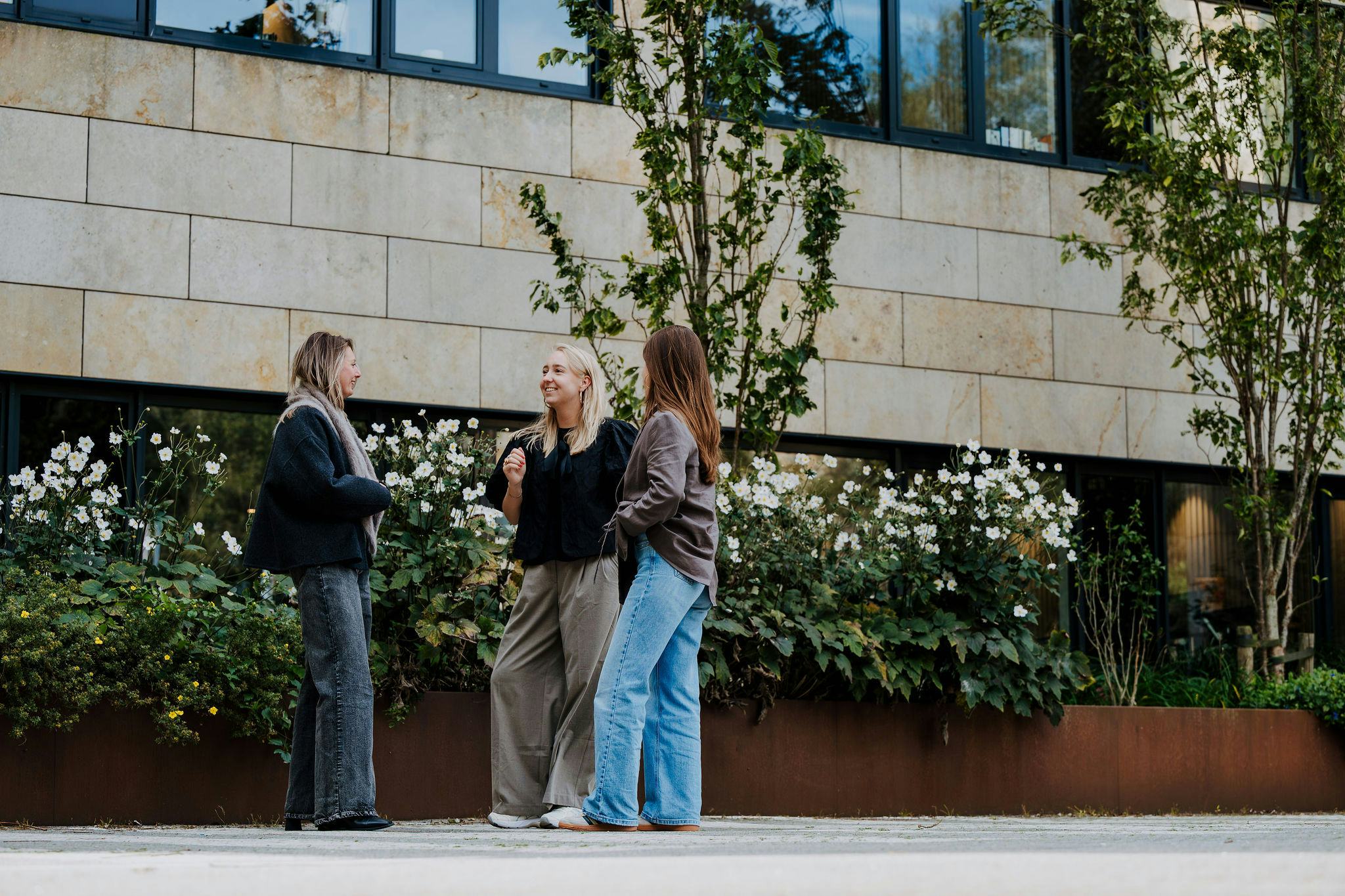 Van Baren: "In 2024 lag het gemiddelde uurloon van vrouwen 10,5 procent lager dan dat van mannen."
